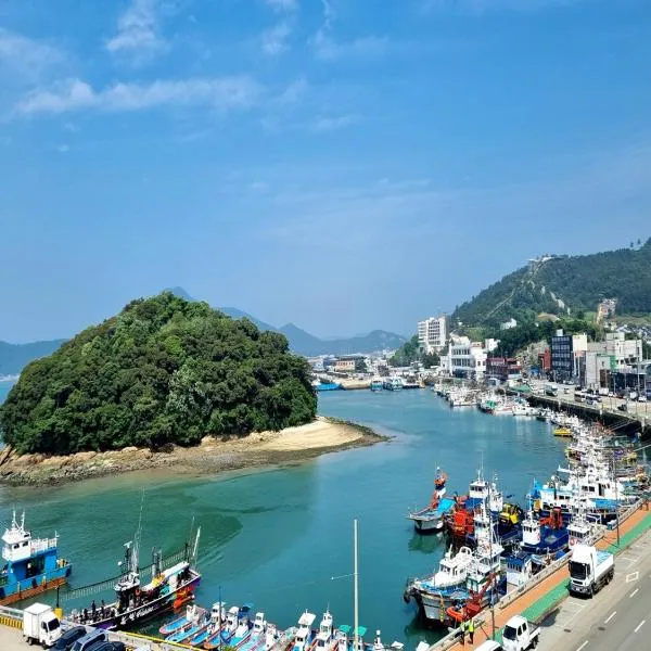 莞岛尼西亚宾馆，位于Wando的酒店