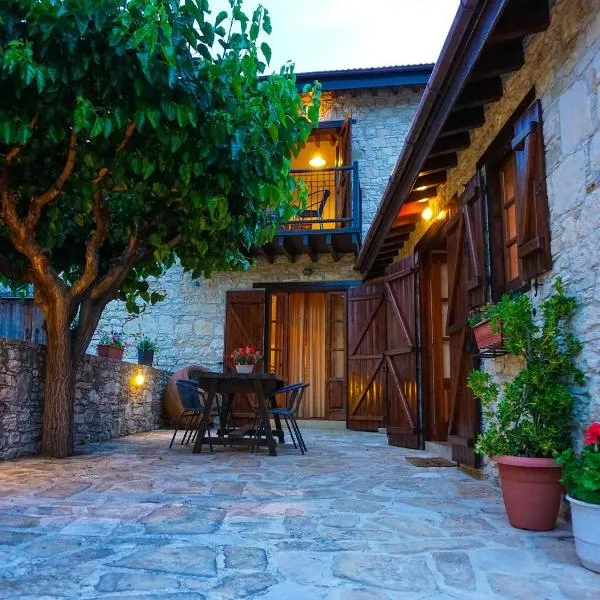 Omodos Village Houses，位于Ayios Amvrosios的酒店