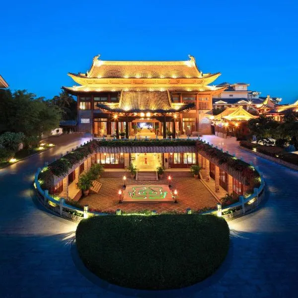三亚亚龙湾瑞士酒店，位于三亚的酒店