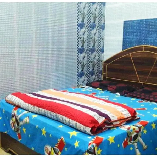 HARIDWAR HOTEL "SAI KRIPA" NEAR MANSA DEVI TEMPLE & HAR KI PAURI GANGA GHAT- #Restaurant #Wi-fi #Parking Facilities - Newly Renovated Guest House In HARIDWAR，位于哈里瓦的酒店