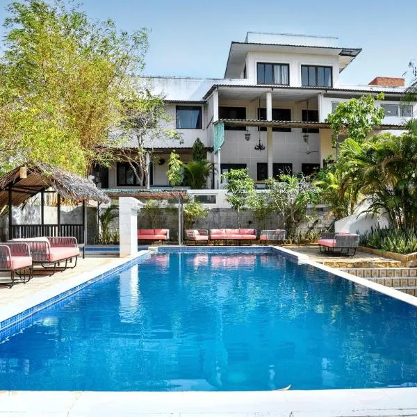 9 Bedroom Villa Mui Ne With Private Pool，位于美奈的酒店