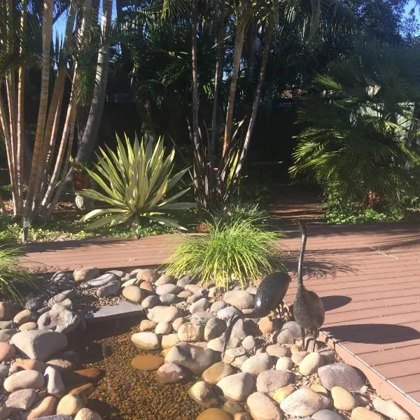 Tranquility Near The Lake，位于Summerland Point的酒店