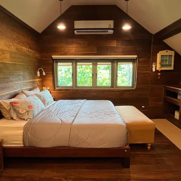 206 Wan Warn, 3 wooden houses in Kaeng Krachan Forest，位于班康卡臣的酒店