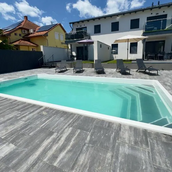 Bala-Home Apartments & Pool，位于巴拉顿博格拉尔的酒店
