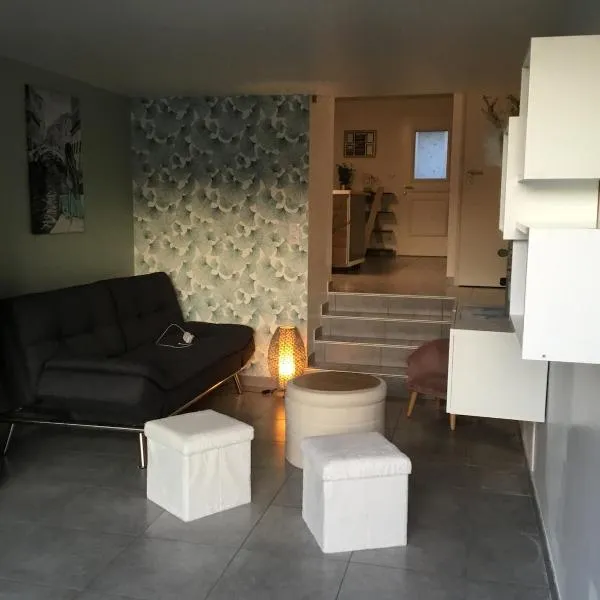 Le 7ter, maison calme piscine partagée，位于塞夫勒河畔圣洛朗的酒店