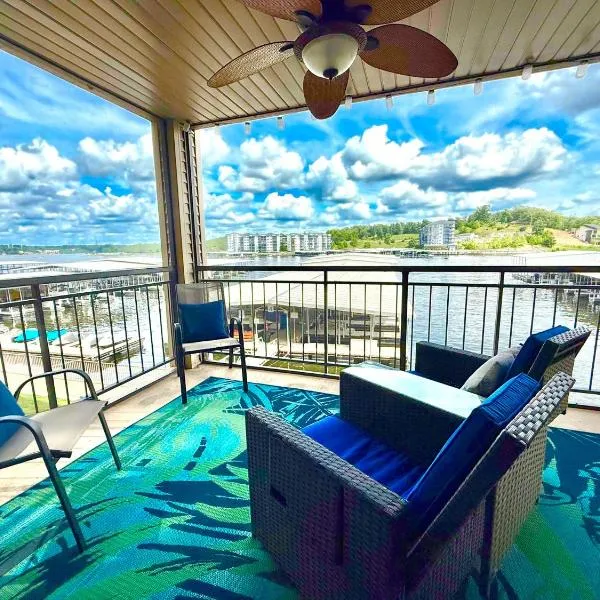 Lakefront Luxury 2BD2BA Condo at The Falls-7PP，位于奥沙克湖的酒店