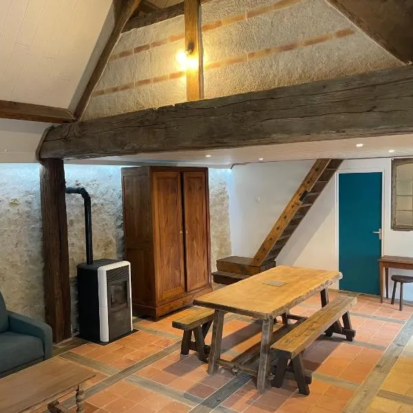 Grange de caractère avec cour privée，位于Saint-Étienne-de-Chigny的酒店