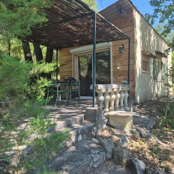 Maisonnette au cœur de la nature，位于Néoules的酒店