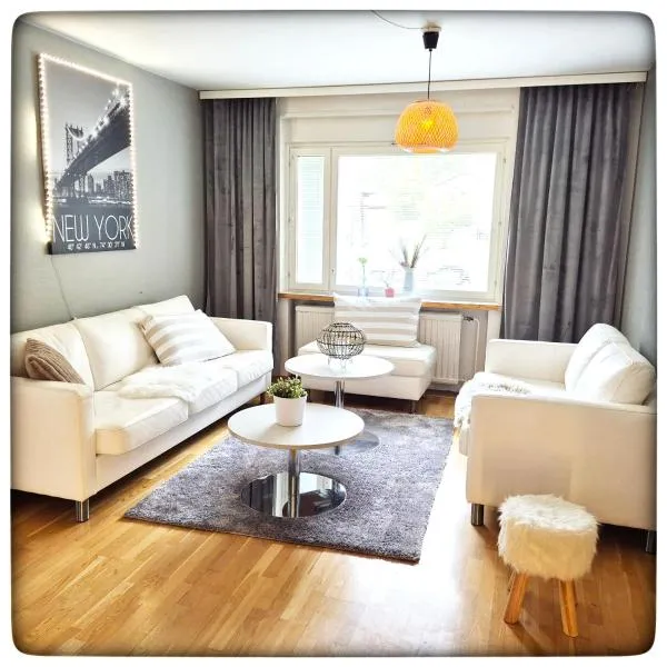 RANTATALO ONNELAN LUMO 12 hlöä- 220m2 Himos 10min autolla，位于耶姆赛的酒店