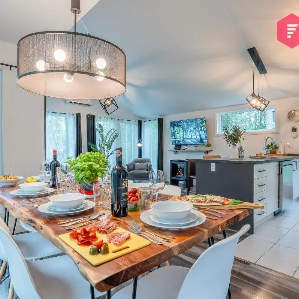 Le Palmier de Portneuf - SPA privé, Piscine, Sauna et Billards，位于Pont-Rouge的酒店