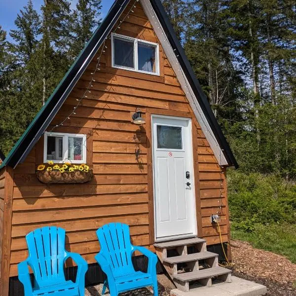 Farmhouse cabin on 33 acre farm，位于鲍威尔里弗的酒店