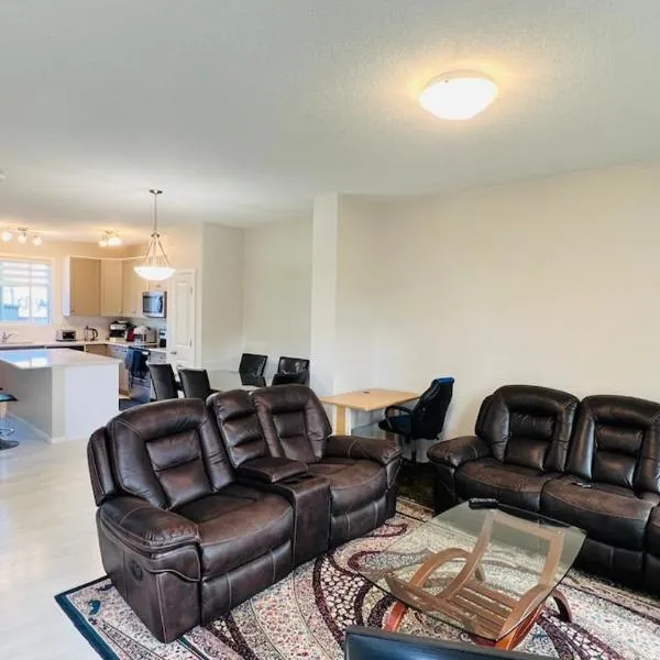 Calgary Airport Getaway Spacious 3BR Full Home，位于卡尔加里的酒店