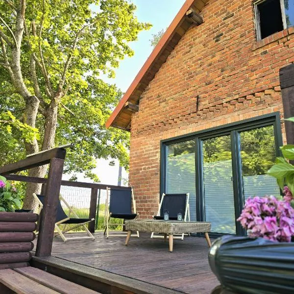 Mazurski Domek z Cegły nad Jeziorem，位于Sędańsk的酒店