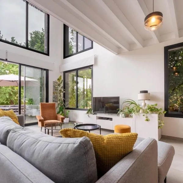 Maison d'architecte au coeur de la nature，位于Guichen的酒店