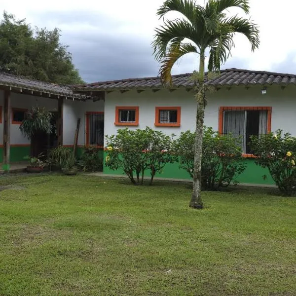 RESTAURANTE Y ALOJAMIENTO EL NUDO COCINA Y CAFE，位于多斯克布拉达斯的酒店