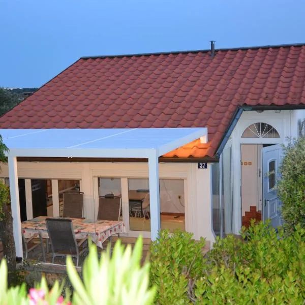 Sunny Cottage，位于佩特坎内的酒店