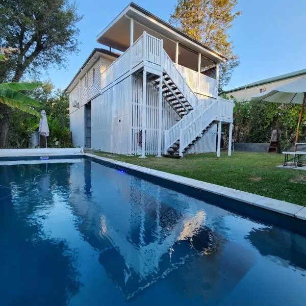 OXLEY Mineral Pool & Private Home suburbanSTAY，位于布里斯班的酒店