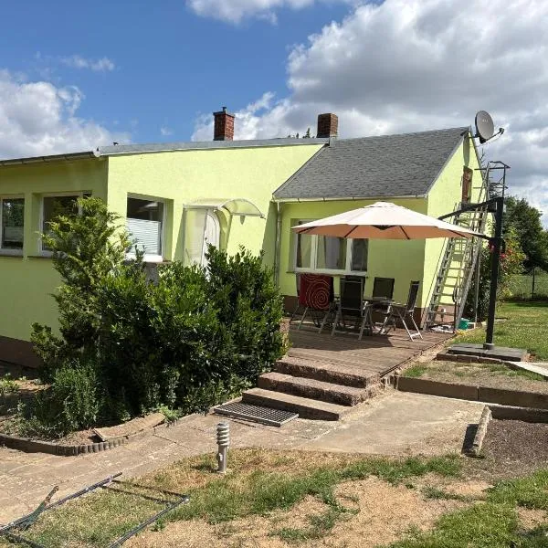 Ferienhaus Schwope 04654 Frohburg OT Kohren-Sahlis Friedensstraße 33，位于Kohren-Sahlis的酒店