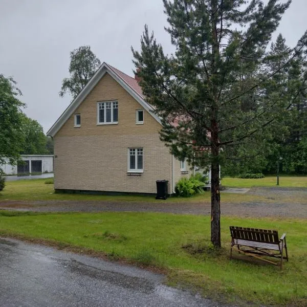 Semesterhus AURORA，位于Blattnicksele的酒店
