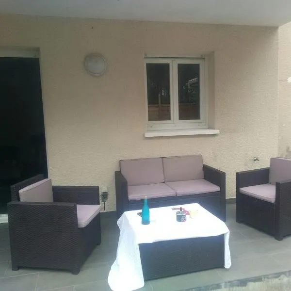 Entire Apartment in St Vincent de Tyrosse，位于圣万森德提罗斯的酒店