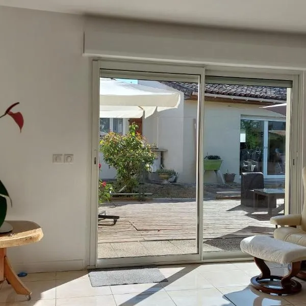 Location saisonnière proche de Royan，位于Grézac的酒店