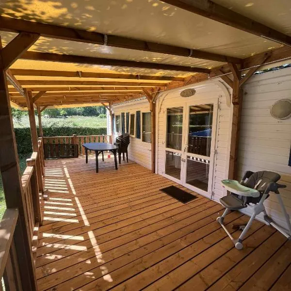Bungalow camping Bel Air Village，位于Condes的酒店