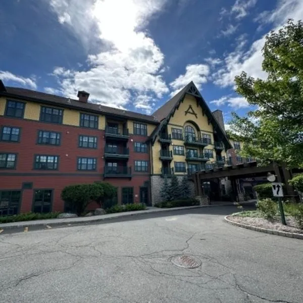 The Appalachian Hotel at Mountain Creek Resort - Pool, Hot Tub & Sauna，位于Vernon Township的酒店