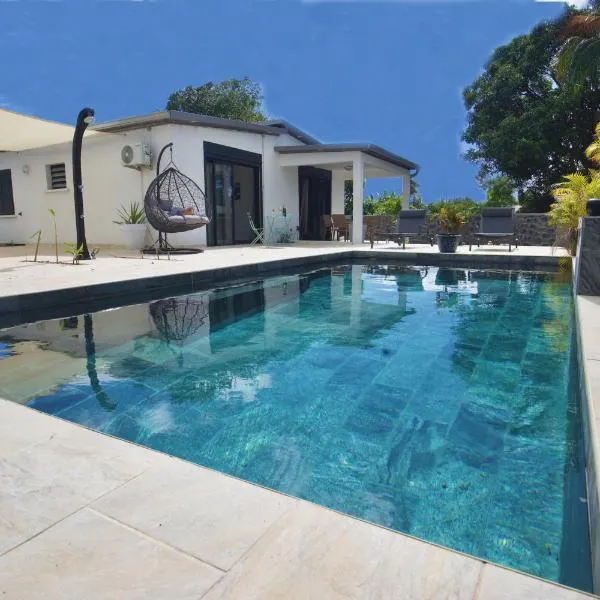 Villa du Beau Vallon 2 classée 4 étoiles Jacuzzi privatif et piscine chauffée partagée，位于圣贝努瓦的酒店
