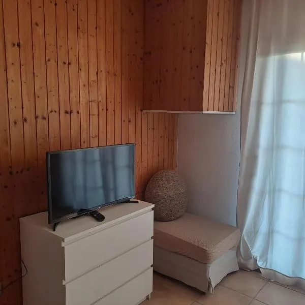 Triana y mar，位于罗达德瓦拉的酒店