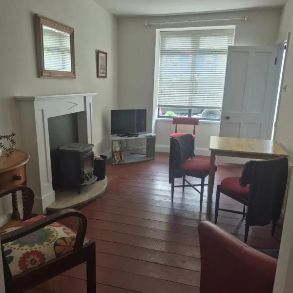 Glengarriff Village Center Apartment 2 Main Street，位于格伦加里夫的酒店