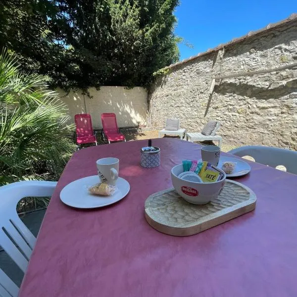 Le Petit Palmier - Gare de Melun，位于默伦的酒店