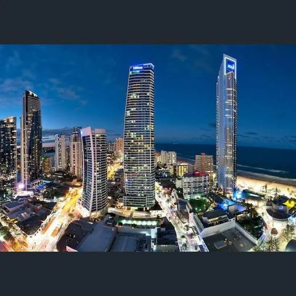 5 star 3 Bedroom Apt on Surfers Paradise Beach, Ocean views from every room，位于黄金海岸的酒店