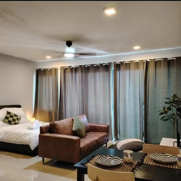 STAY at SkyLuxe Trefoil Setia City，位于实达阿南的酒店