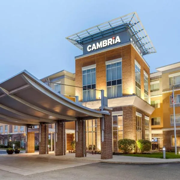 Cambria Hotel Akron - Canton Airport，位于Uniontown的酒店