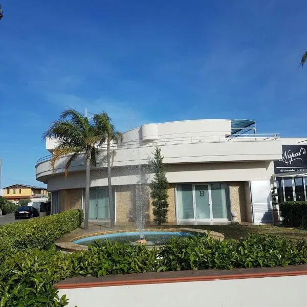 桑塔露琪娅酒店，位于科里利亚诺·卡拉布罗的酒店