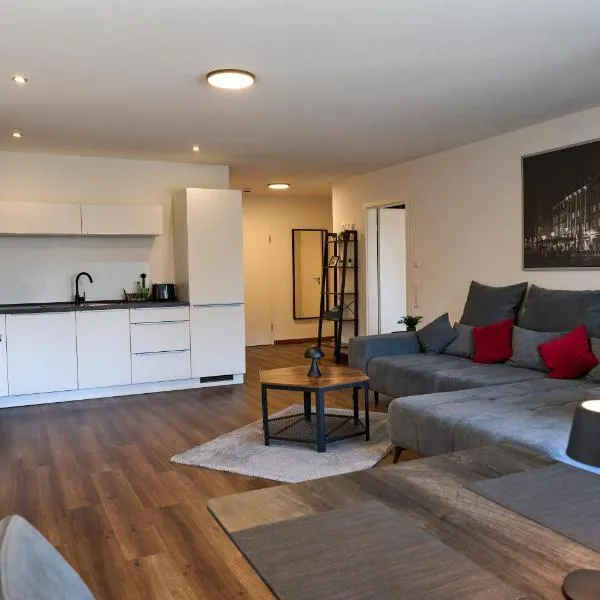 Jellys Apartment - 70qm - Balkon - Küche - Parken - 2x smart TV - King Size Bett - nur 5min zum Europa Park，位于莱茵豪森的酒店