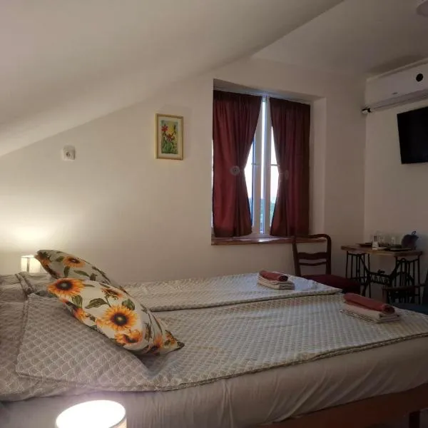 KUĆA MELEM seosko turističko domaćinstvo，位于Melenci的酒店