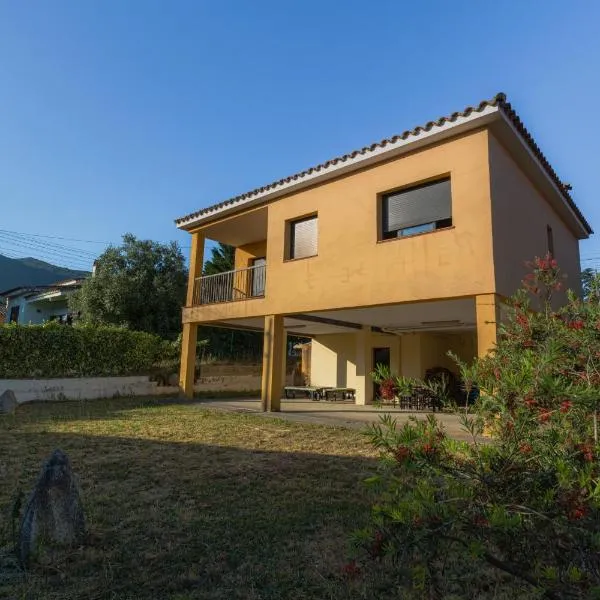Caserna 13 - Moderna Casa de Pueblo en Maçanet，位于马斯萨内特-德卡夫雷尼斯的酒店