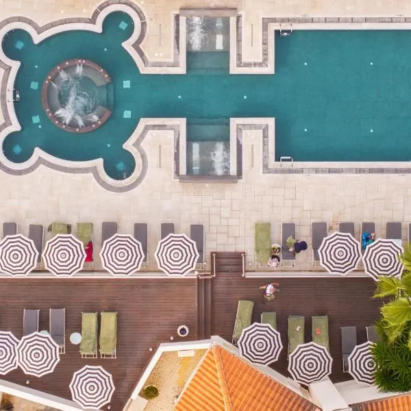 King Jason Paphos - Designed for Adults by Louis Hotels，位于帕福斯的酒店