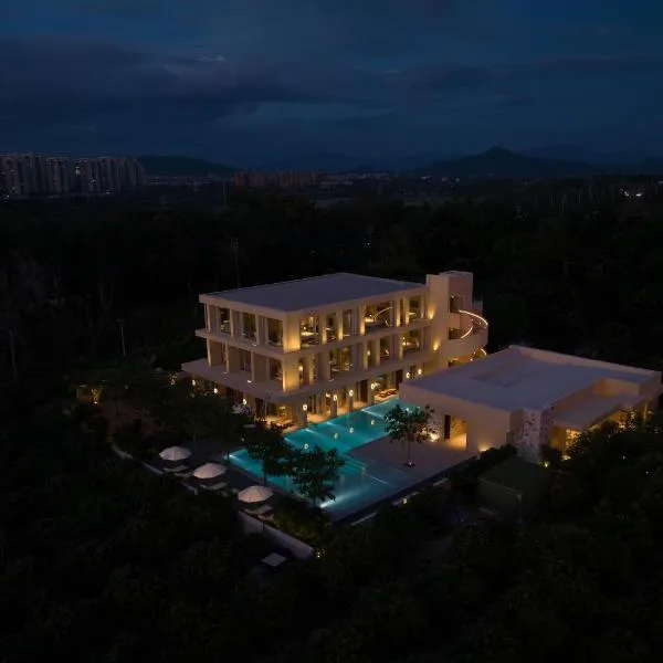 Roy-Haitang Bay Cdf International Duty Free City Store，位于三亚的酒店