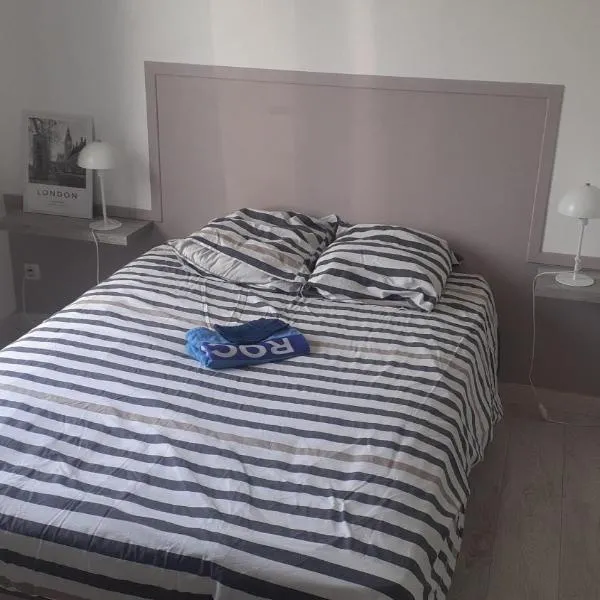 Chambre avec Salle de bain et WC privés，位于Montayral的酒店