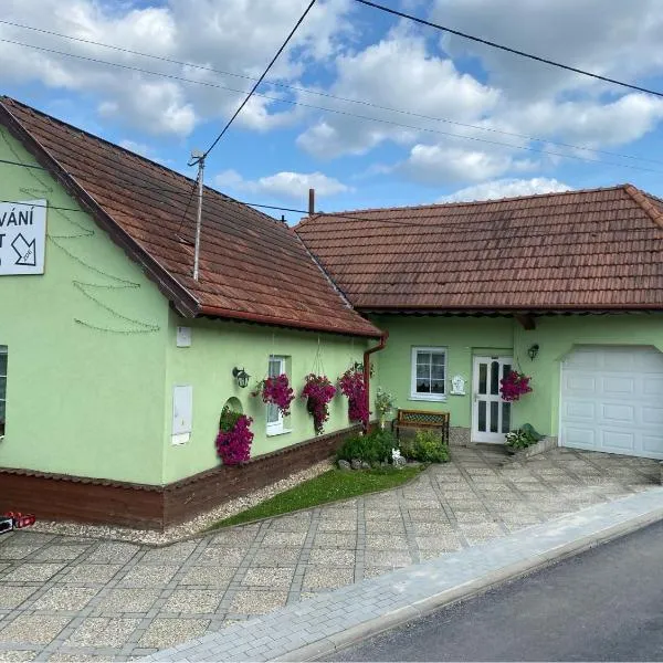 Apartmány Jedovnice，位于杰多维尼切的酒店