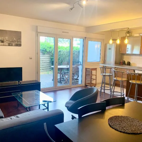 Appartement calme avec jardin，位于布吕热的酒店