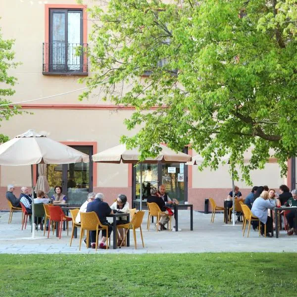 Hotel Real Balneario Carlos III，位于特里略的酒店