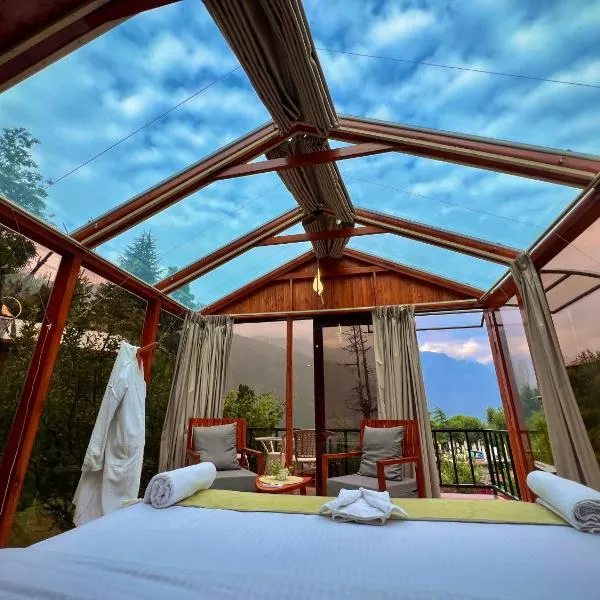 Glass Cabins by Urban Monk- Unique Centrally Heated Cabins with Electric Blankets，位于马拉里的酒店