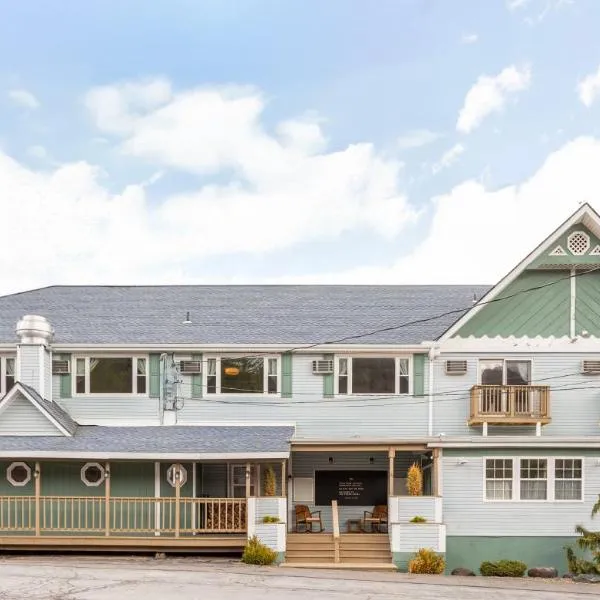 The Perch Hotel，位于East Windham的酒店