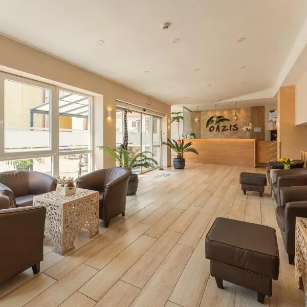 OÁZIS Hotel***，位于瑙吉考尼饶的酒店