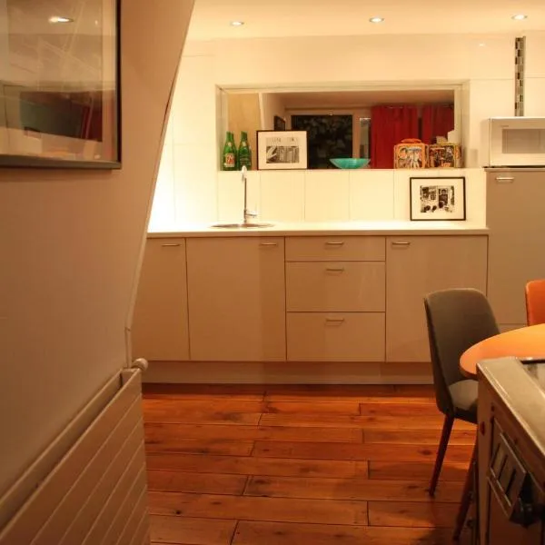 De Buitenmuur - Vintage Suite & Bohemian Loft, elk met Privé-ingang en Jacuzzi，位于蒂伦豪特的酒店