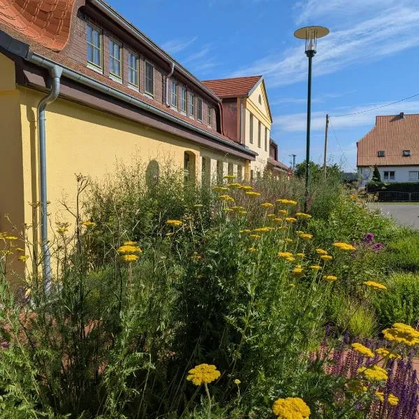 Ferienwohnungen - barrierefrei - im sanierten Gutshof，位于Lalendorf的酒店