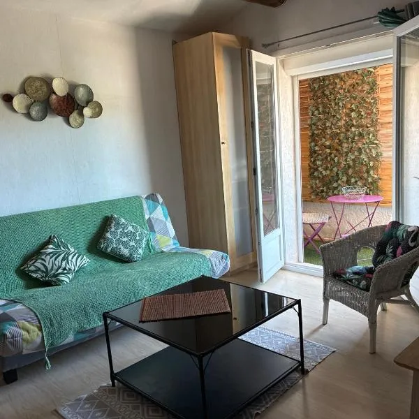 Studio cosy équipé, deux couchages , près des collines de Martigues，位于马蒂格的酒店